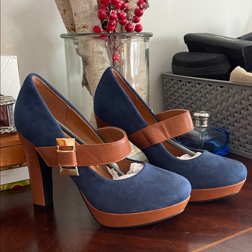 Elegant Blue and Tan Women's Heels - Picture 7 of 7